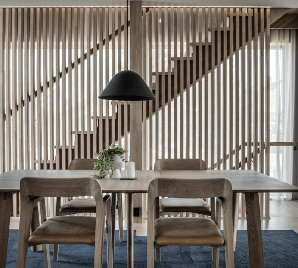 Modern Floating Staircase in Norway: Shaping Interior Flow