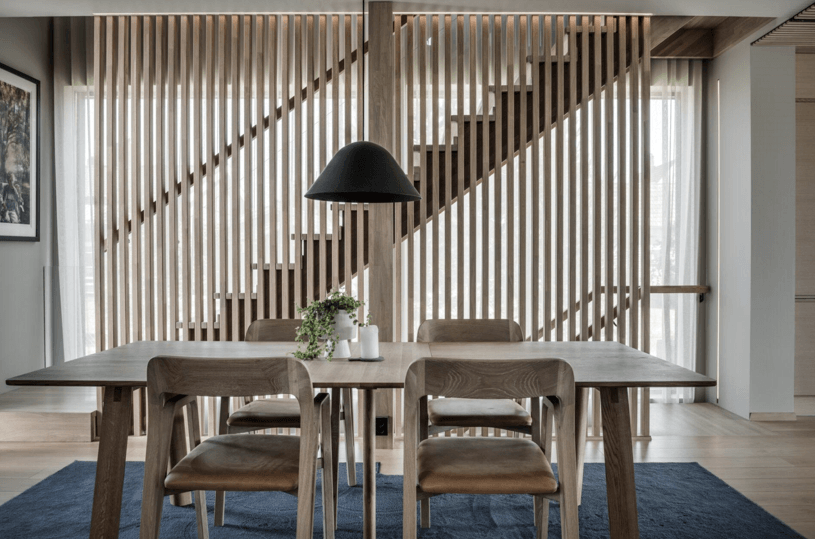 Modern Floating Staircase in Norway: Shaping Interior Flow